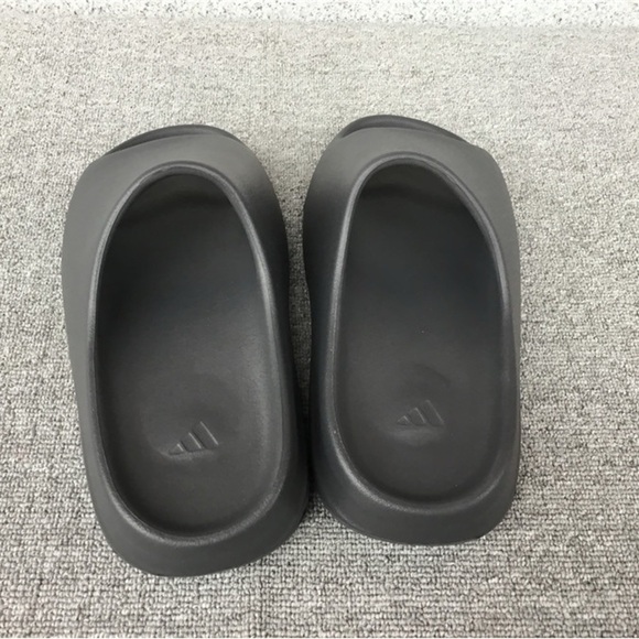 Adidas Yeezy Slide Onyx - Picture 3 of 4